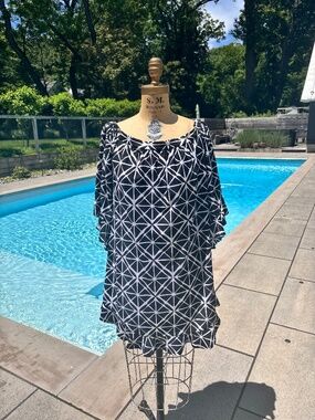 Jude Connally Off The Shoulder Black & White Dress Size Small